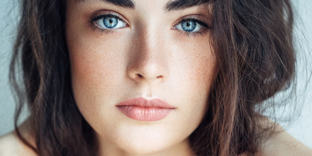 Έχεις λιπαρό δέρμα; Τι να κάνεις για να κρατήσεις αναλλοίωτο το μακιγιάζ σου όλη μέρα