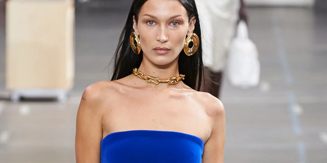 H Bella Hadid μόλις έβαψε τα μαλλιά της στο πιο απρόσμενο χρώμα για το καλοκαίρι