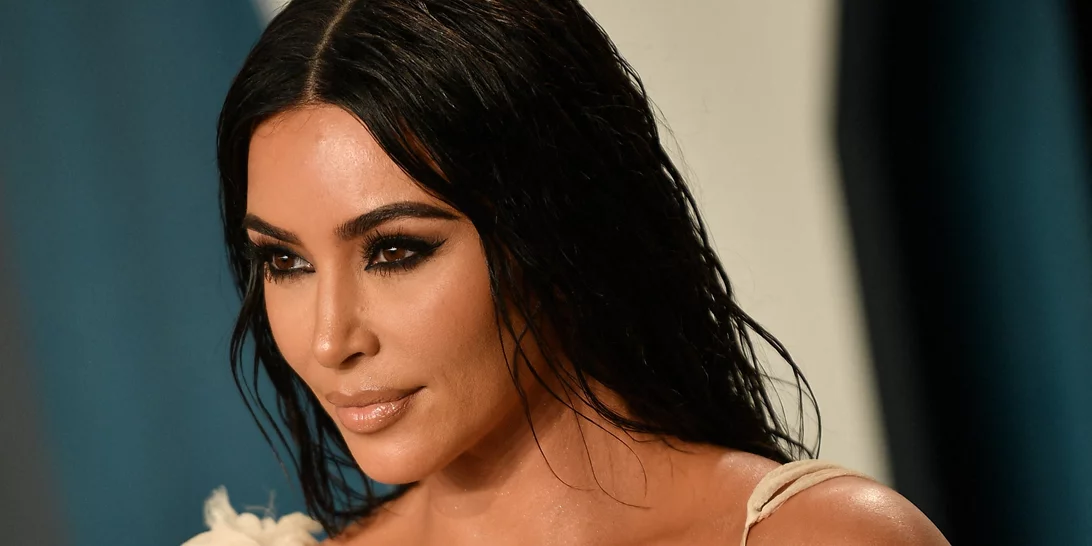 Kim Kardashian | Δεν θα πιστέψεις τον ευρηματικό τρόπο που χρησιμοποίησε για να κάνει κυματιστά τα μαλλιά της