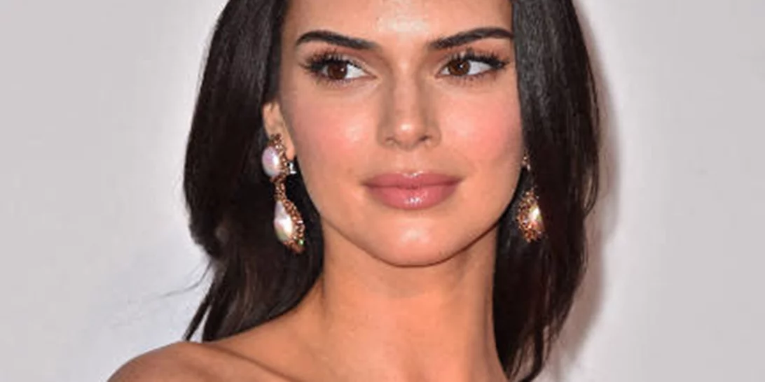 H Kendall Jenner πήγε το γαλλικό μανικιούρ σε άλλο επίπεδο