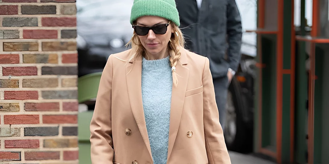 H Sienna Miller έκανε τον πιο έξυπνο συνδυασμό μ' ένα μπεζ σακάκι