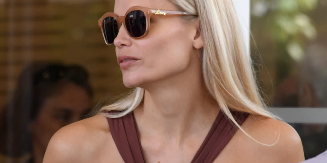 Το χρώμα στα νύχια που προτιμούν όλες οι celebrities τη μεταβατική αυτή εποχή