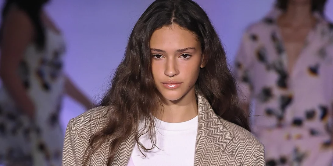 Μακριά μαλλιά που δείχνουν άτονα, χωρίς ζωντάνια; 5 μοντέρνα hairstyles που θα τους δώσουν στιλ στη στιγμή