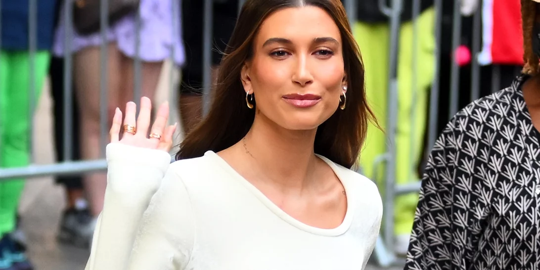 Hailey Bieber | Mόλις λάνσαρε το μανικιούρ που αναμένεται να αντικαταστήσει τα διάσημα glazed donut nails