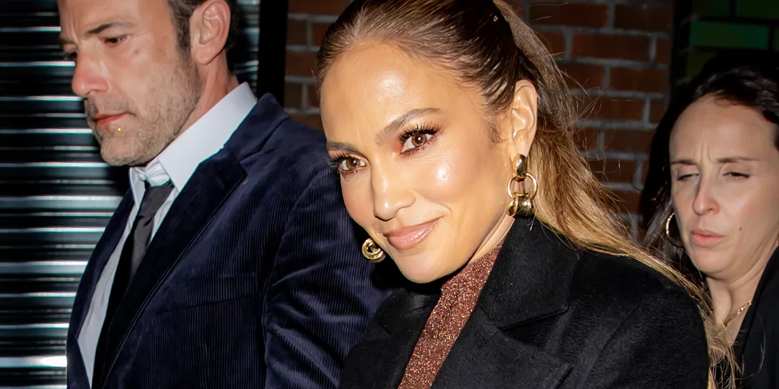 Jennifer Lopez | Έβαψε τα νύχια της στο χρώμα που ταιριάζει σχεδόν με όλα τα φθινοπωρινά ρούχα σου