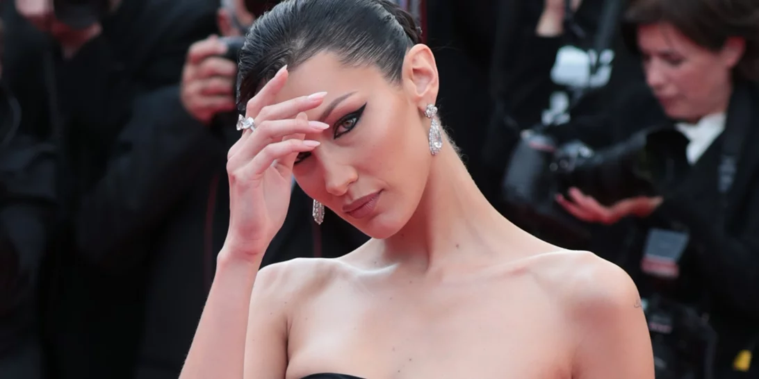 Aυτό το απλό hack μακιγιάζ θα χαρίσει στα μάτια σου ένα φυσικό lifting εφέ