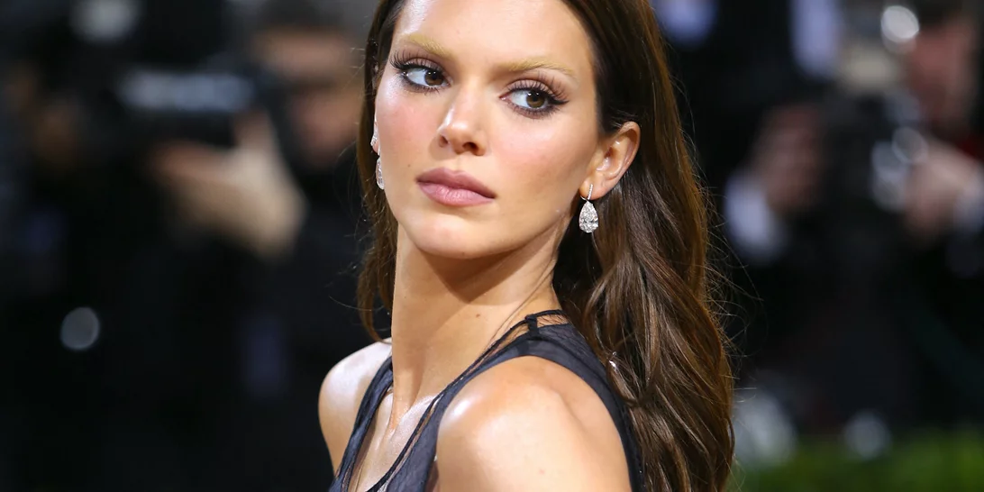 Kendall Jenner | To glam beauty look της που δίχασε πολλούς