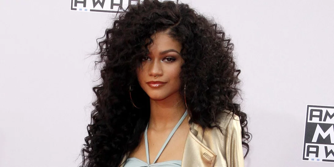 Τα πιο χρήσιμα hacks περιποίησης για σγουρά μαλλιά σύμφωνα με τη hairstylist της Zendaya