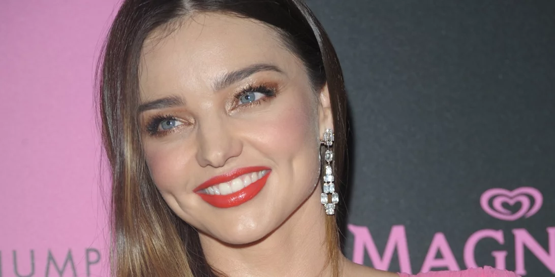 Το ανέξοδο makeup hack για να κάνεις πιο λευκό το χαμόγελό σου στο λεπτό