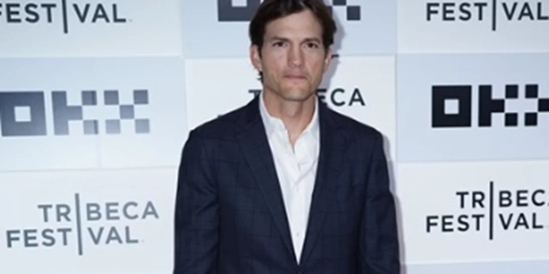 Ashton Kutcher | Η κοινή εμφάνιση με τον δίδυμο αδερφό του που πάσχει από εγκεφαλική παράλυση