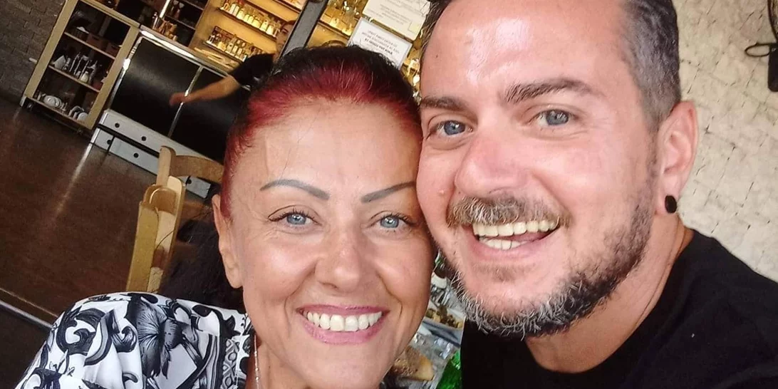 "Μαμά μου λείπεις." | Η συγκινητική ανάρτηση του ηθοποιού Θοδωρή Ελευθεριάδη που έχασε τη μητέρα του στα Τέμπη