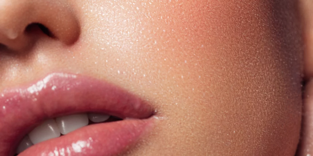 Αγαπάς το nude χρώμα στα χείλη; Πάμε στοίχημα ότι θα λατρέψεις αυτό το σούπερ ενυδατικό, σταθερό nude κραγιόν