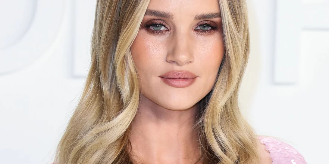 Festive Beauty Look | Πώς θα αναδείξεις την πιο λαμπερή εκδοχή του εαυτού σου στα φετινά χριστουγεννιάτικα πάρτι