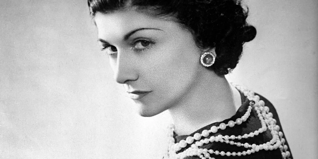 Το μυστικό της Coco Chanel για να διαρκεί το άρωμα όλη τη μέρα