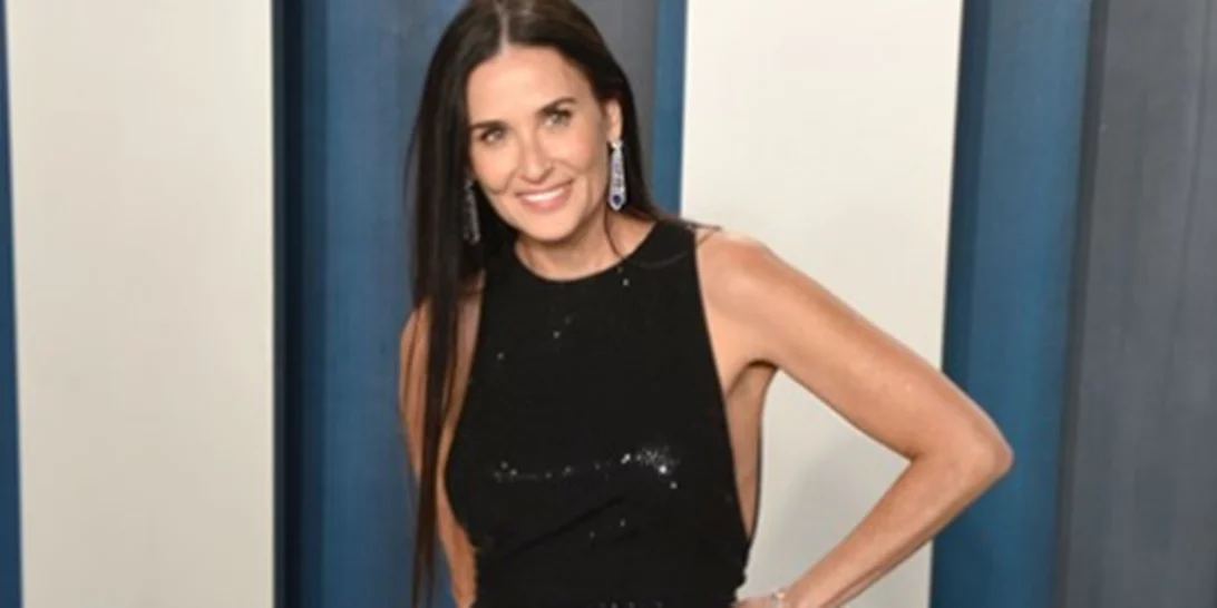 Demi Moore | Στα 58 της πιο εντυπωσιακή από ποτέ και με φημολογούμενο νέο σύντροφο στο πλευρό της