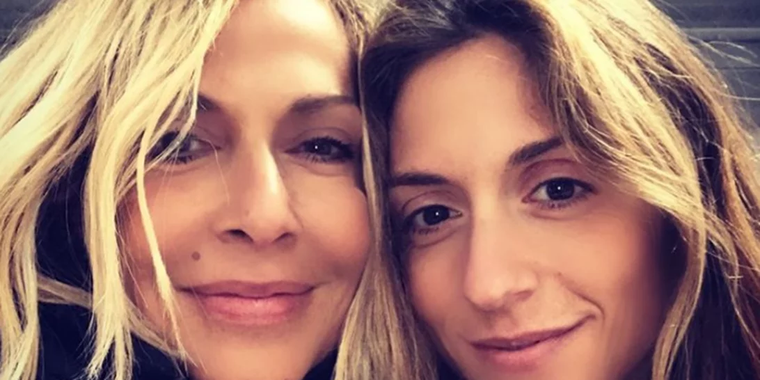 Άννα Βίσση | Σε σπάνια φωτογραφία με την κόρη της, 30 χρόνια πριν - Αγνώριστη η Σοφία Καρβέλα