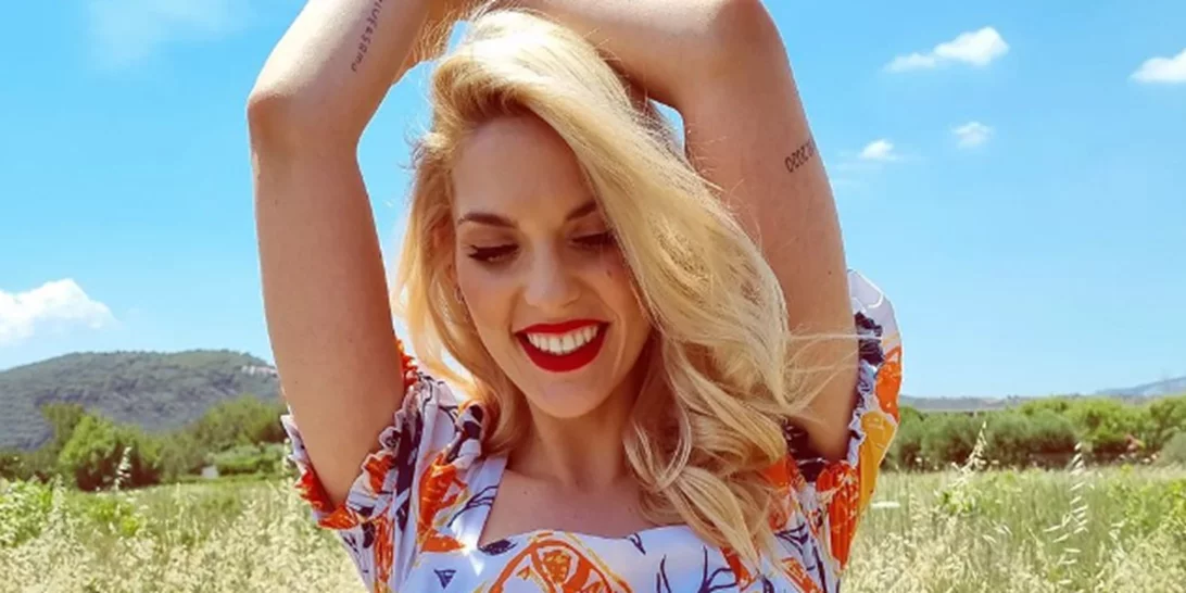 Μαντώ Γαστεράτου | "Ντρέπομαι να ανεβάσω κοντινή φωτογραφία μου δίχως μακιγιάζ"