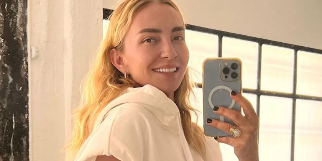 Ρούλα Ρέβη | Χορεύει και ποζάρει με την κόρη της φορώντας το ίδιο ακριβώς ρούχο