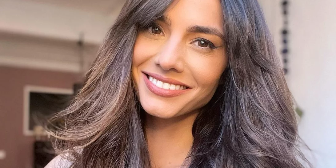 Πώς να αποκτήσεις πανεύκολα το bouncy blow-dry look της Ηλιάνας Παπαγεωργίου