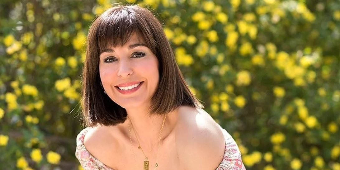 Η Κατερίνα Παπουτσάκη φόρεσε την κολακευτική σκιά που κάθε γυναίκα με καστανά μάτια πρέπει να δοκιμάσει