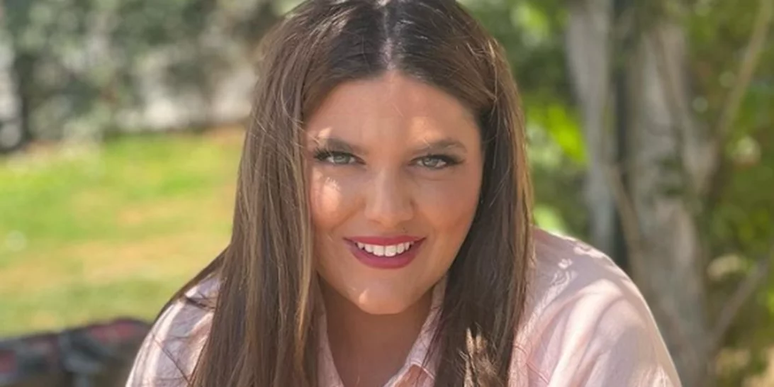 Δανάη Μπάρκα | Η νέα φωτογραφία με κατακόκκινο μαγιό και η αποστωματική απάντησή της για τη λεκτική επίθεση