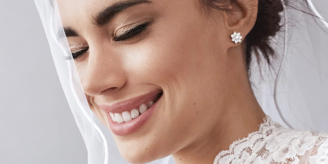 Παντρεύεσαι το καλοκαίρι; Μάθε τα μυστικά για το απόλυτο νυφικό μακιγιάζ από την Bobbi Brown