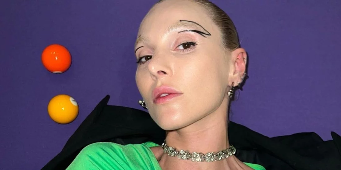 Η Τάμτα με μπλε φρύδια και piercings στο πρόσωπο | Το εκκεντρικό look που επέλεξε να φορέσει σε αγώνα NBA