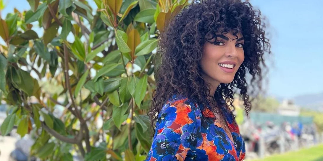 Celebrity News | Η Μαρία Σολωμού ποζάρει topless στην αγκαλιά του Mente Fuerte