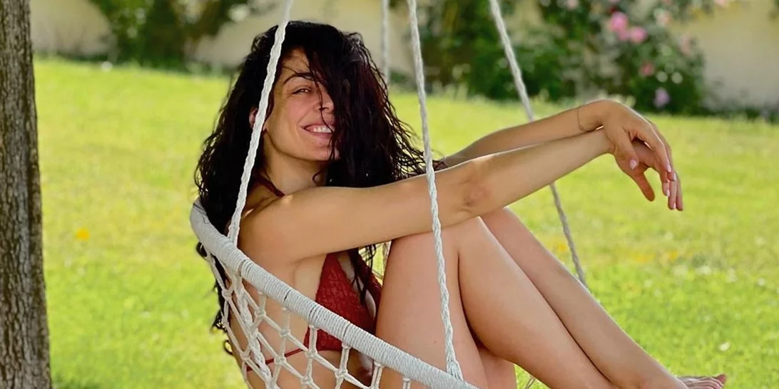 Η Ιωάννα Τριανταφυλλίδου φοράει τα πιο stylish γυαλιά ηλίου και μοιράζεται τις πιο χρήσιμες -ή και όχι- συμβουλές για τον καύσωνα