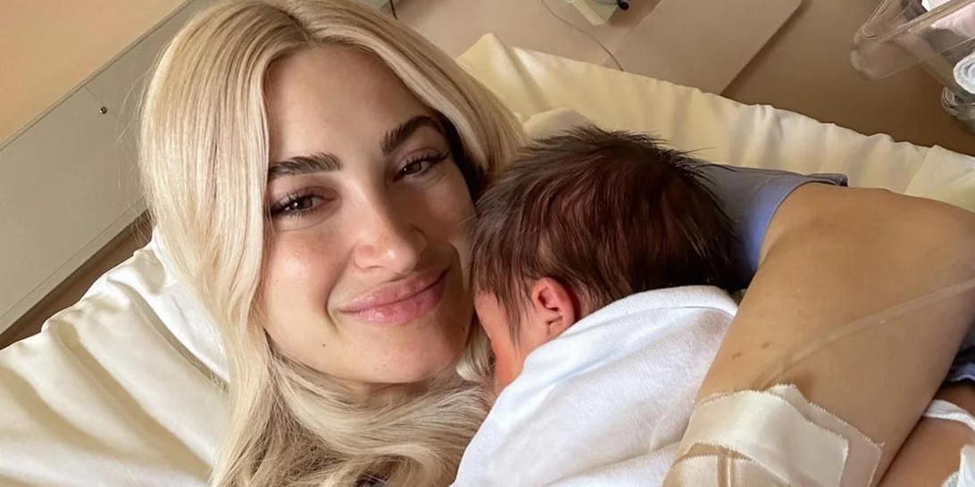 Η Ιωάννα Τούνη δείχνει το σώμα της 35 μέρες μετά τη γέννηση του γιου της