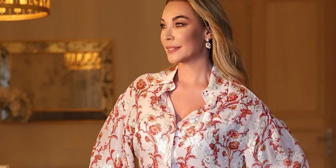 Τατιάνα Στεφανίδου | Ποζάρει με αφορμή το Halloween στο πολυτελές υπνοδωμάτιό της