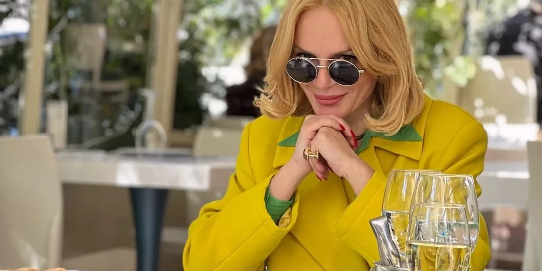 Έλενα Χριστοπούλου | Έτσι είναι το σώμα της χωρίς photoshop | Δείτε τη με μαγιό