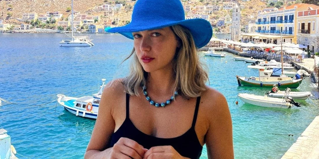 Η Κλέλια Ανδριολάτου υιοθέτησε το μανικιούρ που είναι στη μόδα χειμώνα-καλοκαίρι