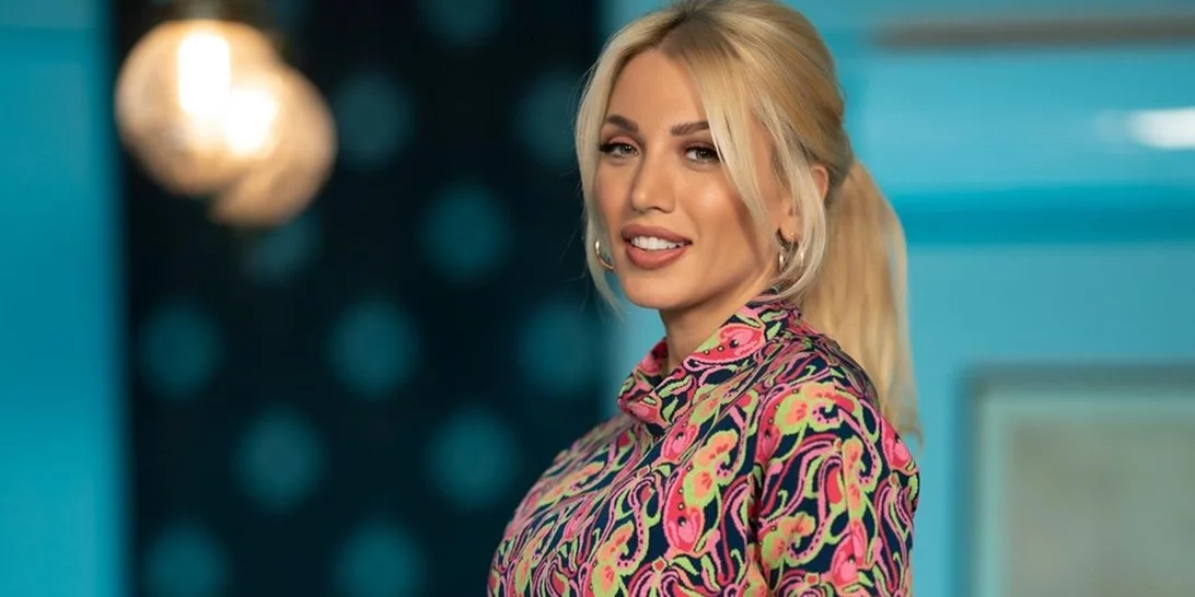 Η Κωνσταντίνα Σπυροπούλου με πιο κοντά μαλλιά από ποτέ | Η μεγάλη αλλαγή στην εμφάνισή της 6 μήνες μετά τη γέννηση του γιου της