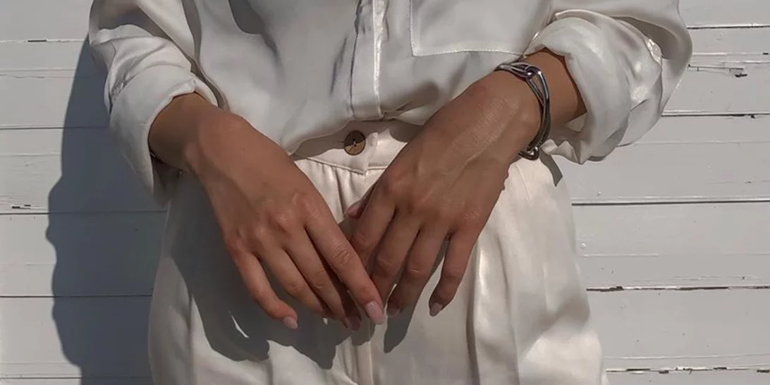 7 χρώματα νυχιών που κάνουν ακόμα και το πιο basic σύνολο να δείχνει ακριβό