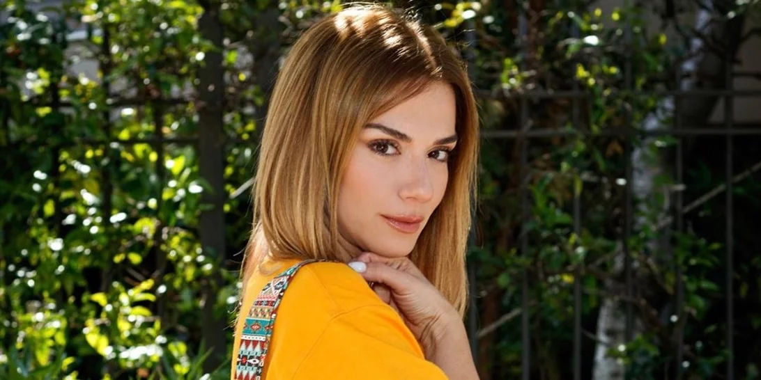 Η Βάσω Λασκαράκη είναι πιο ξανθιά από ποτέ | Η άκρως καλοκαιρινή αλλαγή που έκανε στα μαλλιά της