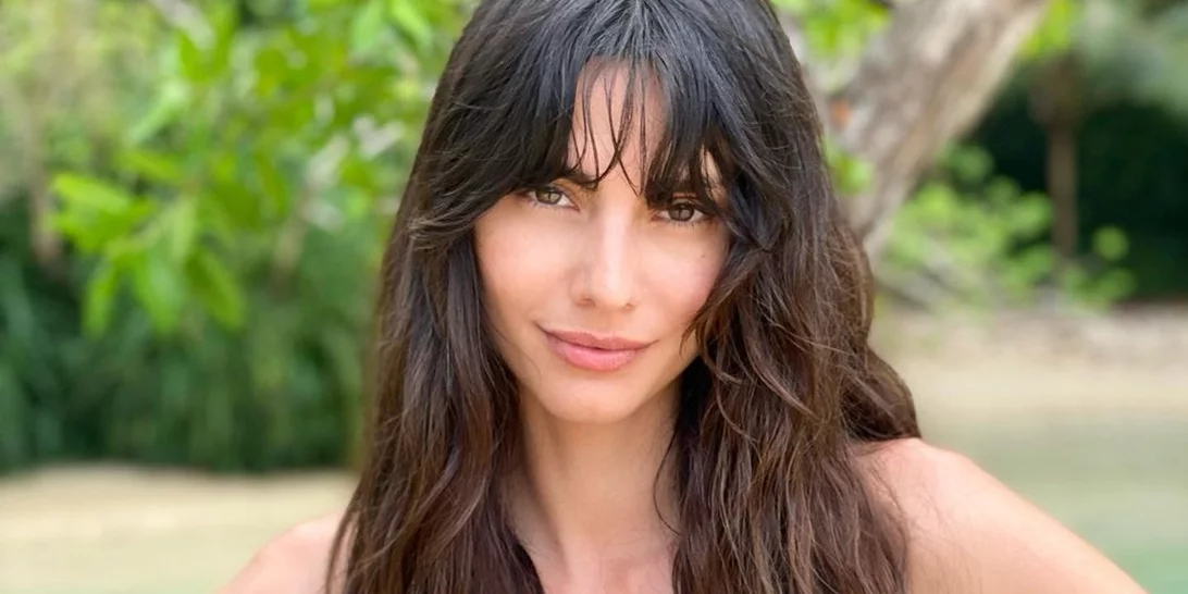 Ηλιάνα Παπαγεωργίου | Πιο μαυρισμένη και σέξι από ποτέ, ποζάρει στο κρεβάτι φορώντας μόνο τα εσώρουχά της