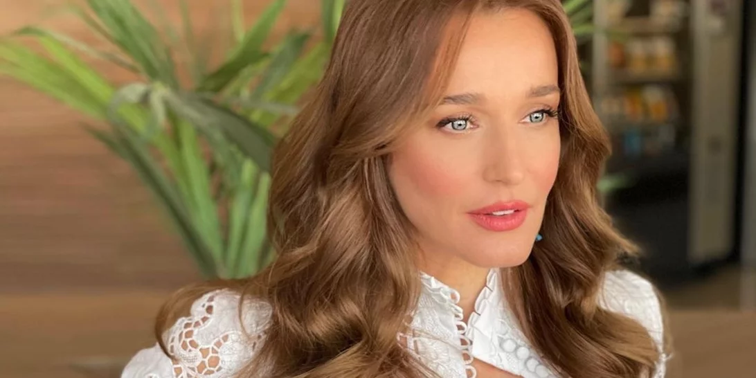 Η Αναστασία Ρουβά ήταν το πιο γλυκό και όμορφο, ξανθό κοριτσάκι | Δείτε την σε ηλικία 2 ετών στην αγκαλιά της Κάτιας Ζυγούλη