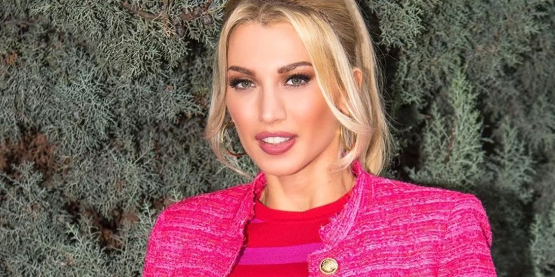 Η Κωνσταντίνα Σπυροπούλου αποκάλυψε και επίσημα το όνομα του γιου της, μέσα από τις χαριτωμένες λαμπάδες που πήρε για το πρώτο του Πάσχα