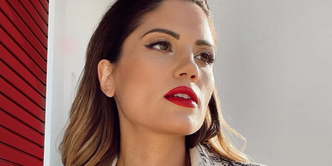 Η Μαίρη Συνατσάκη φοράει mini φόρεμα και μας δείχνει πώς είναι το σώμα της 1 μόλις μήνα μετά τη γέννηση της κόρης της