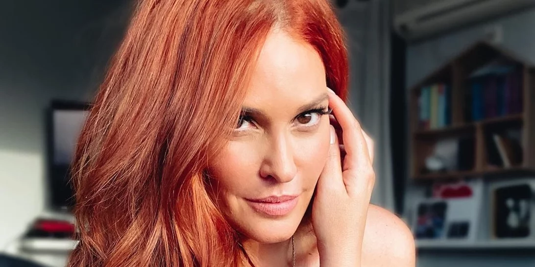 Η Σίσσυ Χρηστίδου όπως δεν την έχεις ξαναδεί | Κατάξανθη, φορώντας μίνι φούστα το 2006