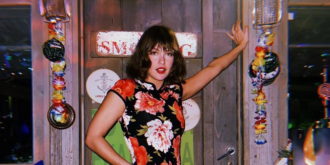 Έχεις καρέ μαλλιά; Η Κλέλια Ανδριολάτου προτείνει 3 glam χτενίσματα που θα απογειώσουν την κουπ σου