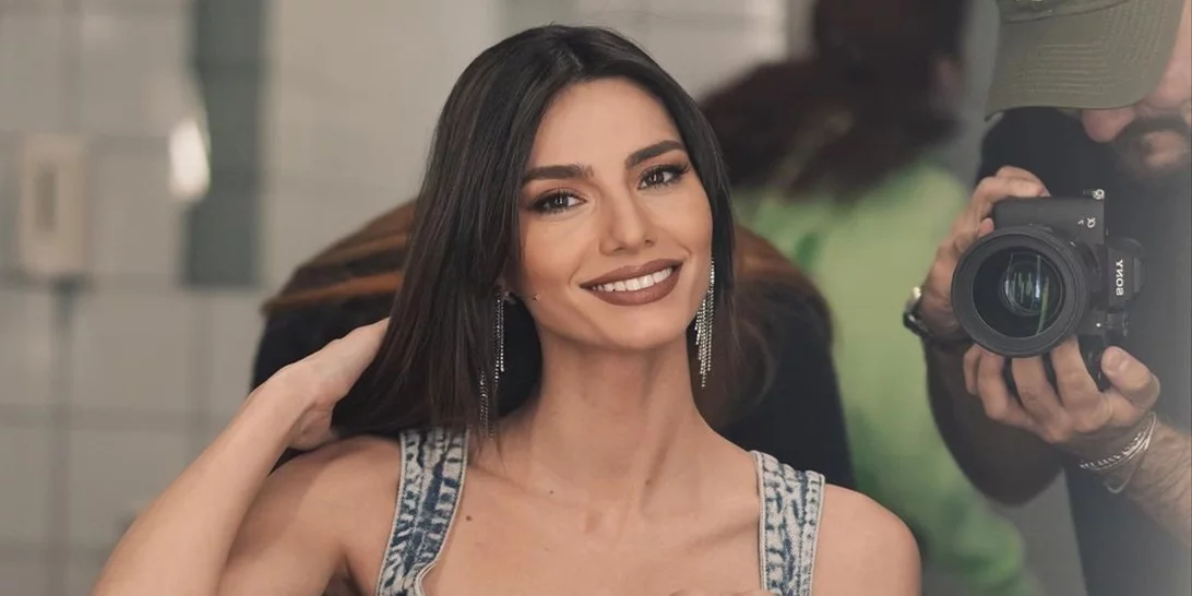 Η Ηλιάνα Παπαγεωργίου φόρεσε το stylish πουκάμισο που δεν θα αποχωριστούμε φέτος το καλοκαίρι