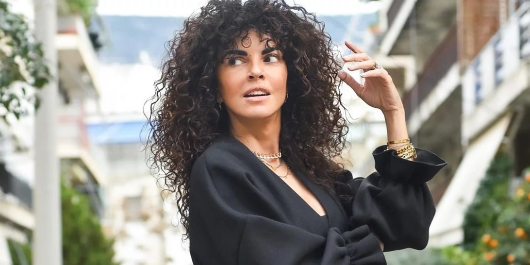 Αγνώριστη η Μαρία Σολωμού | Το κοντό, ξανθό καρέ που δίχασε τους fans της