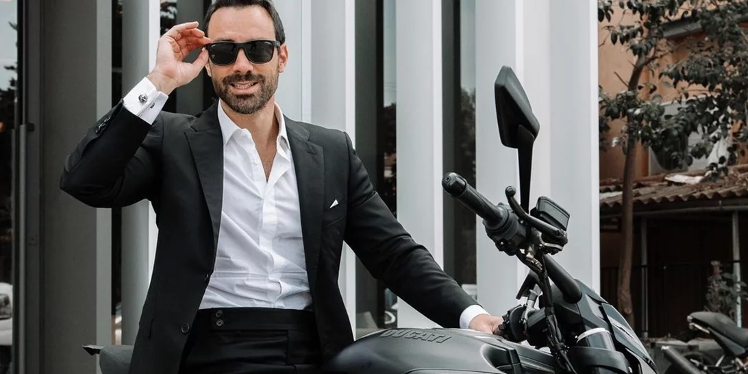 Ο Σάκης Τανιμανίδης σε τροχαίο με τη μηχανή του