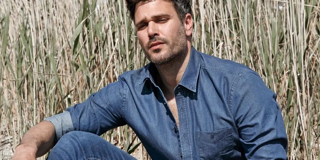 Μιχάλης Λεβεντογιάννης | Ο πρωταγωνιστής της σειράς "Παγιδευμένοι" και τα διθυραμβικά σχόλια στο Twitter