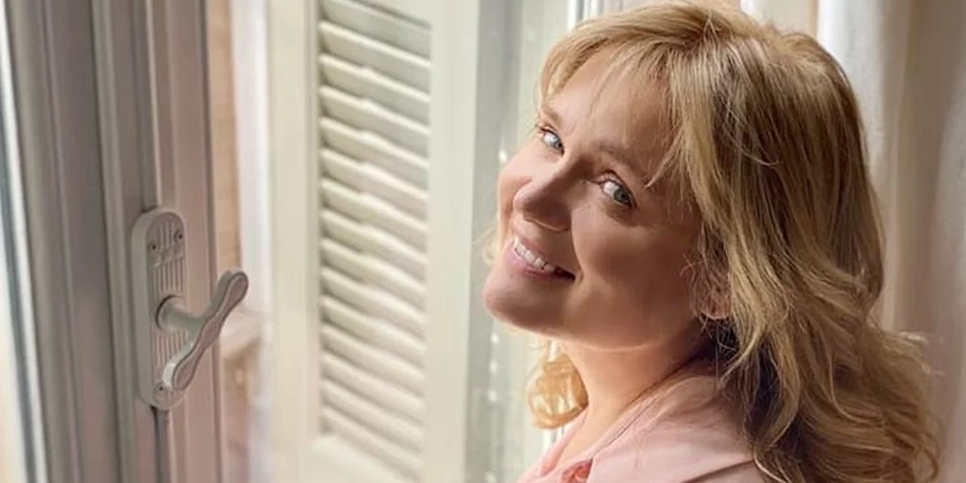 Μαρία Καβογιάννη | "Φοβήθηκα πάρα πολύ στην πρώτη μου απόπειρα. Σκεφτόμουν ότι η φωνή μου μπορεί να παραπέμψει σε κάτι πολύ κωμικό"