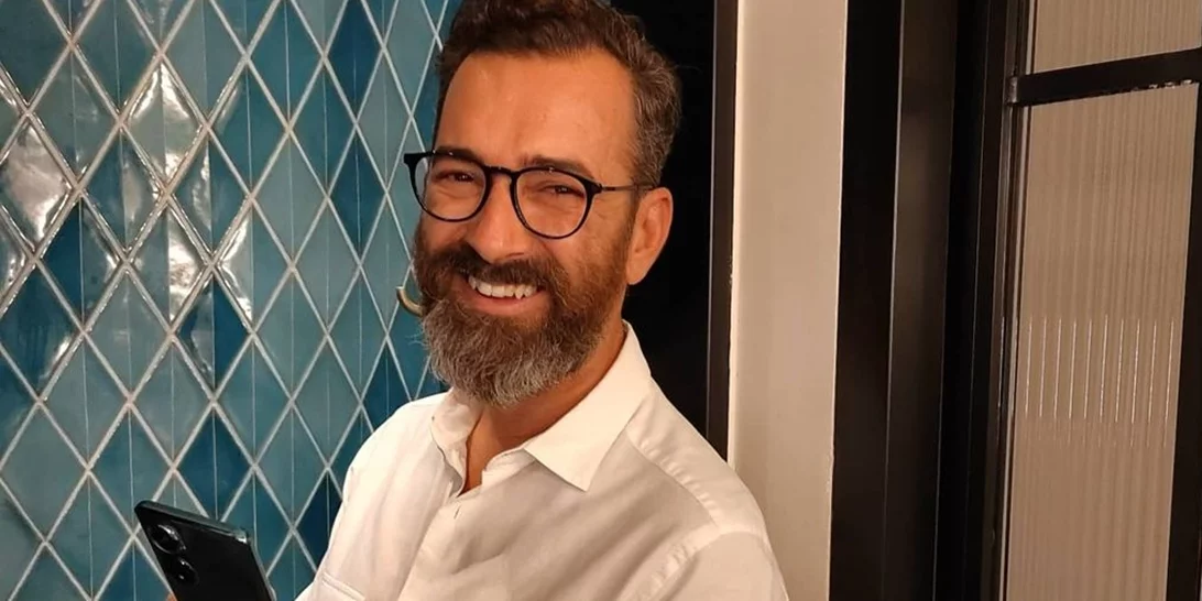 Ο Άγγελος Μπράτης χώρισε από τον σύντροφό του | "Δεν μπορέσαμε να συνεχίσουμε την κοινή μας πορεία"