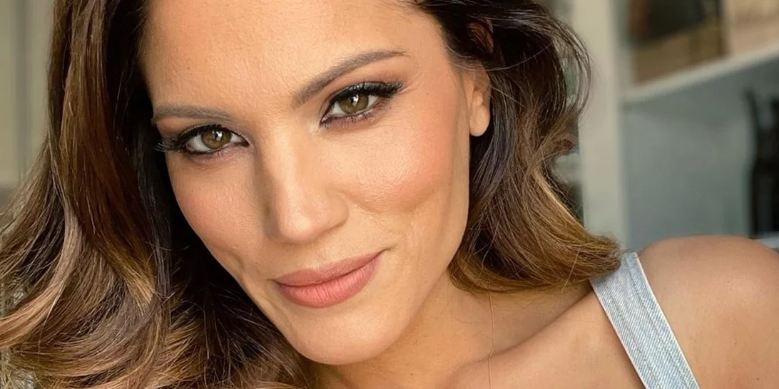 "Αυτό." | Η μικρή Ολίβια κοιμάται και η Μαίρη Συνατσάκη φωτογραφίζει το πιο γλυκό σημείο πάνω της