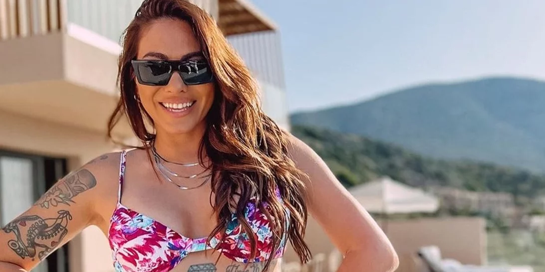 Χωρίς photoshop και φίλτρα | Η Ευρυδίκη Βαλαβάνη τολμά και μας δείχνει το σώμα της με μαγιό